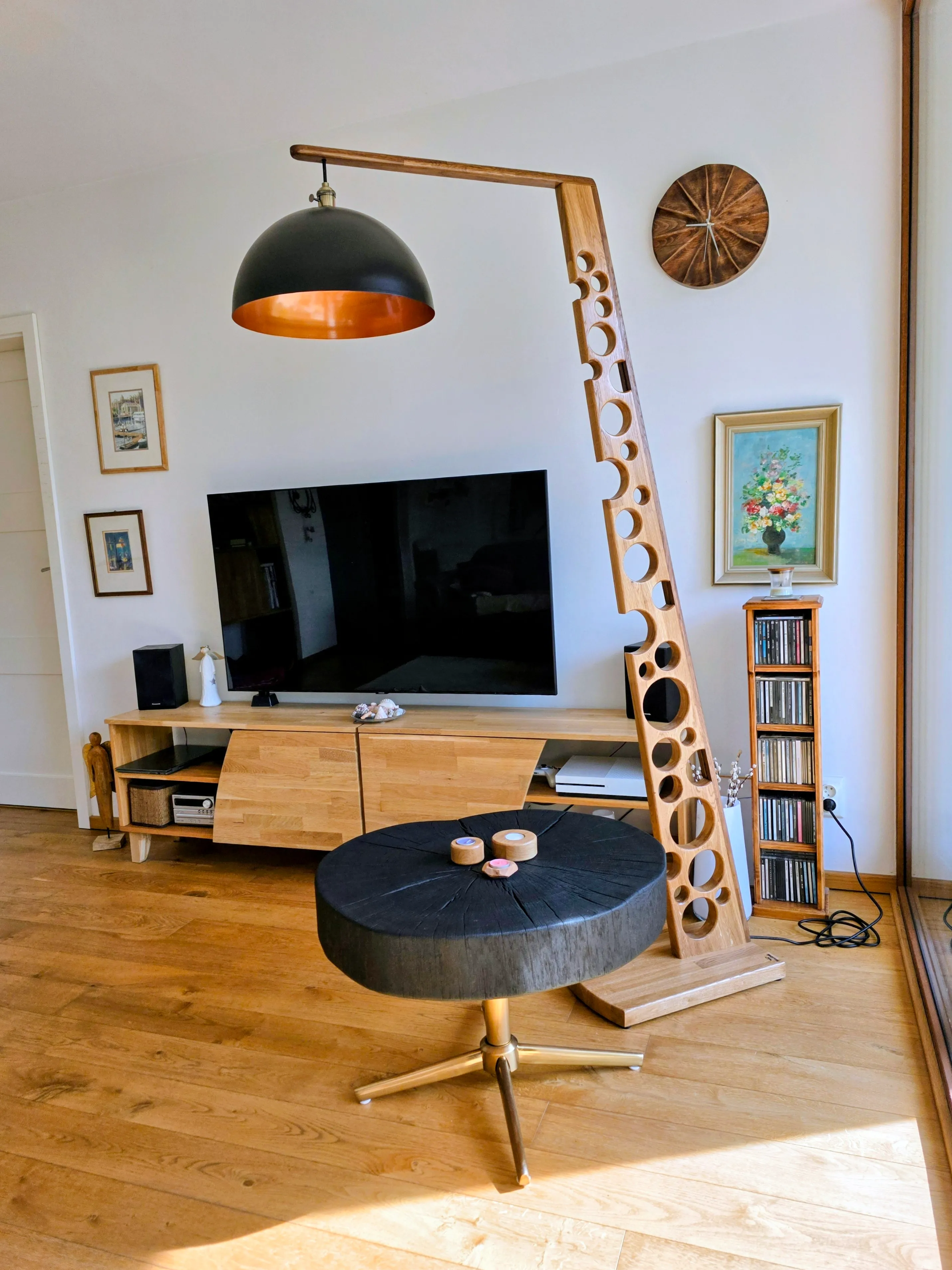 Podlahová dizajnová smart lampa
